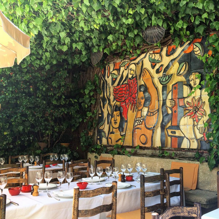 Un pequeño hotel en La Provenza con obras de arte más importantes que las de un museo