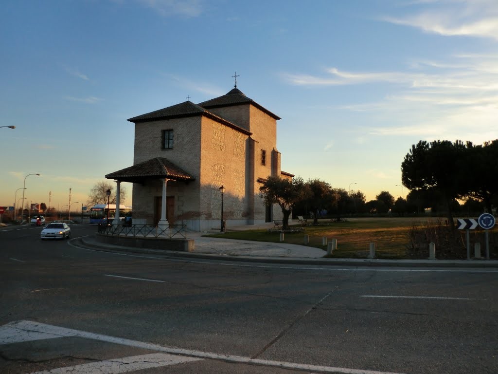 La penúltima tropelía del urbanismo español: la piscina municipal, dentro de una rotonda