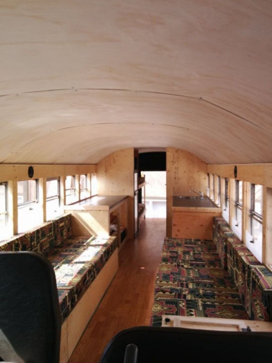 Cuatro ideas para convertir un autobús viejo en una casa rodante
