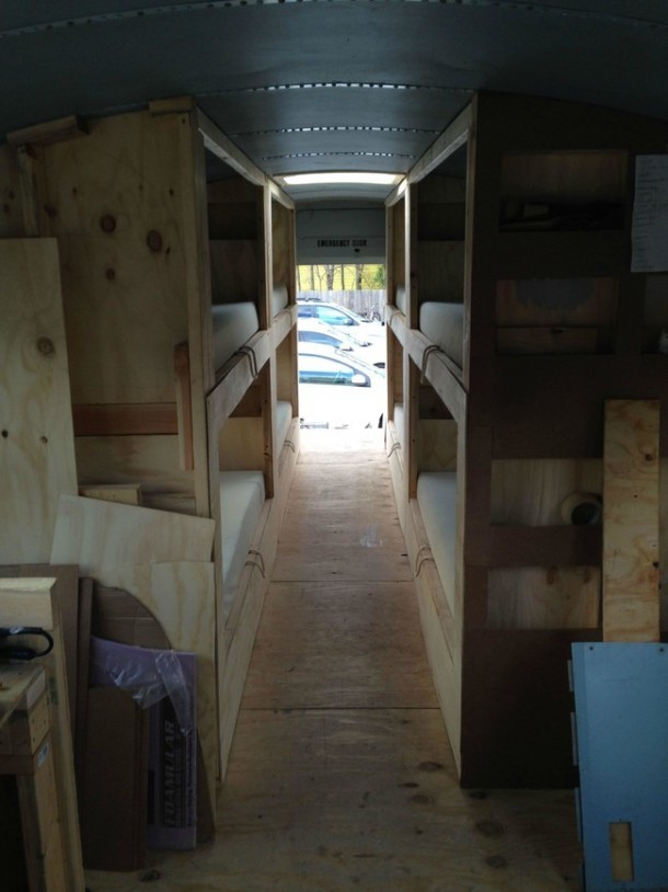 Cuatro ideas para convertir un autobús viejo en una casa rodante