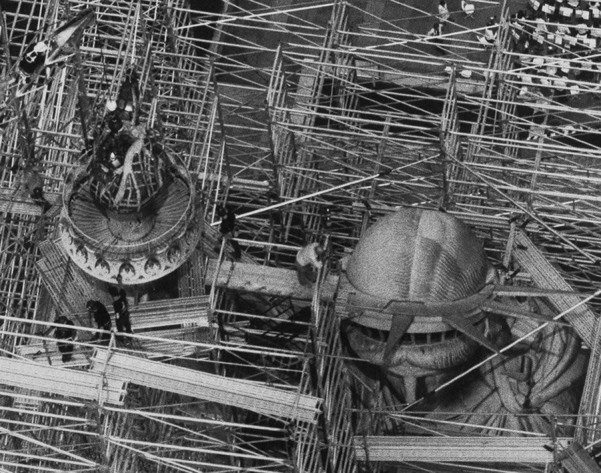 En obras: así eran las construcciones más icónicas del mundo cuando estaban en los huesos