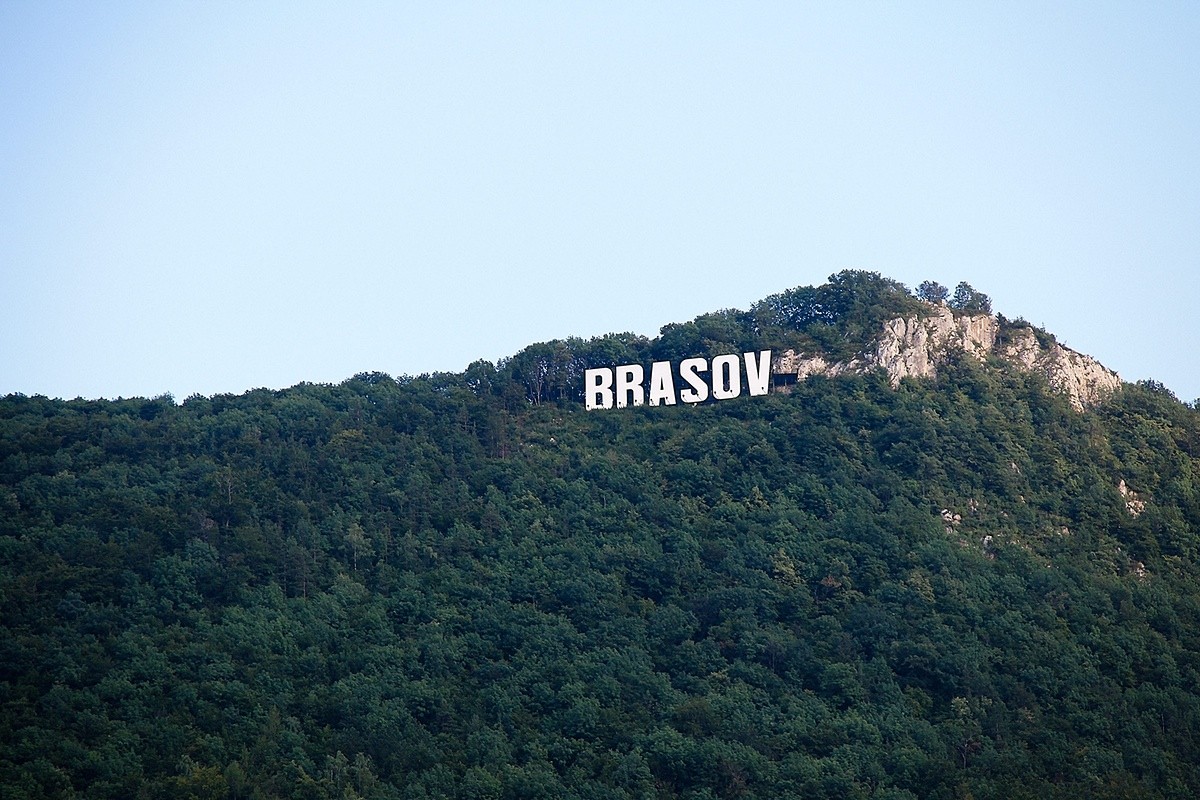 Esto no es Hollywood: 8 copias del mítico cartel de la meca del cine repartidas por el mundo 