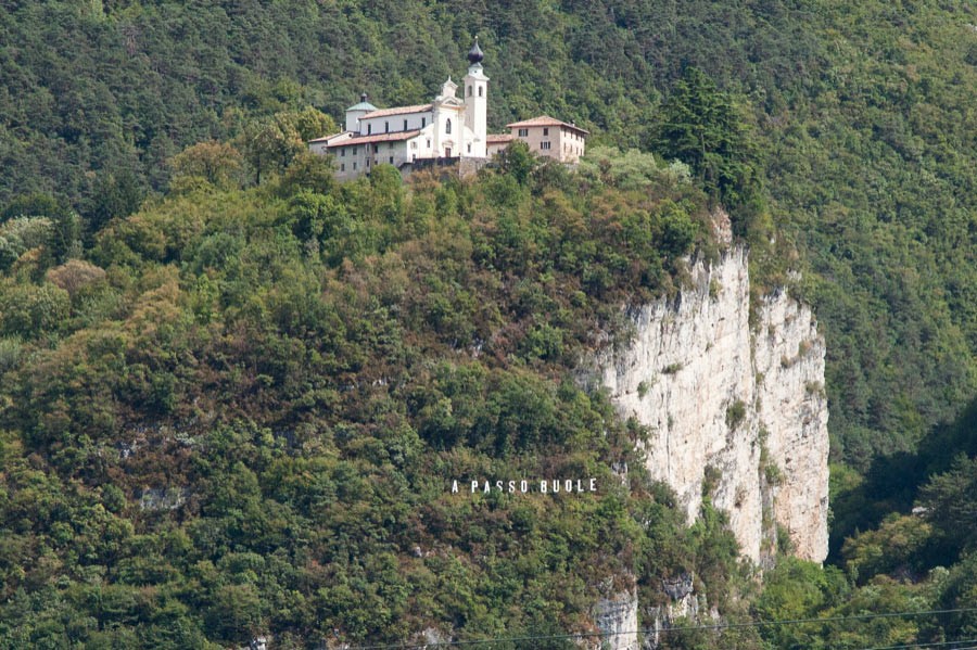 Esto no es Hollywood: 8 copias del mítico cartel de la meca del cine repartidas por el mundo 