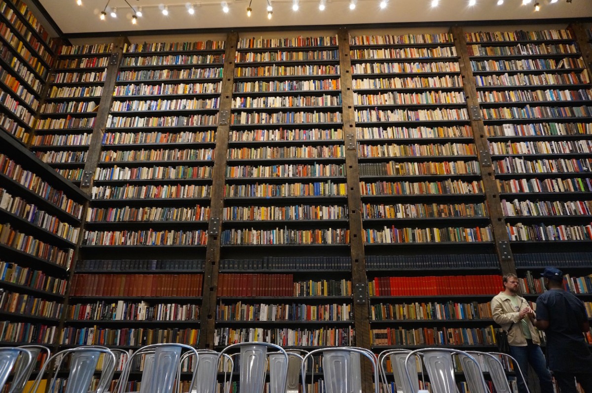 Detalles del interior del banco reformado