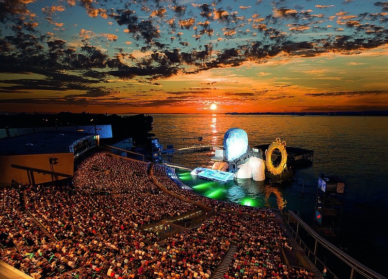 Un lago, una estación de tren o una mina: los ‘teatros’ de ópera más inusuales