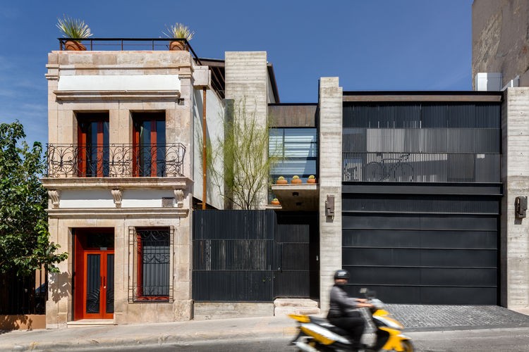 10 espectaculares ejemplos de cómo mezclar edificios ‘viejunos’ con muebles modernos