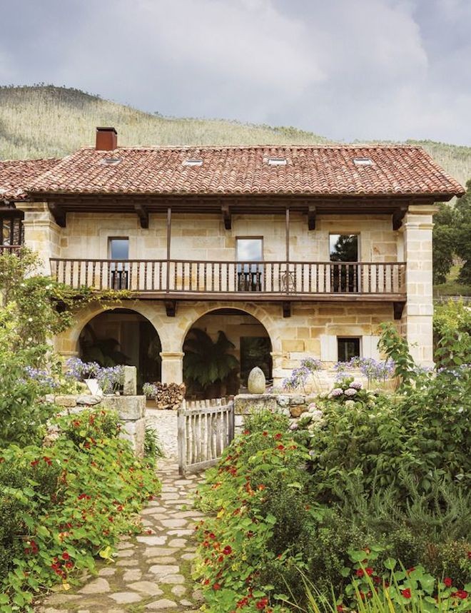 10 espectaculares ejemplos de cómo mezclar edificios ‘viejunos’ con muebles modernos