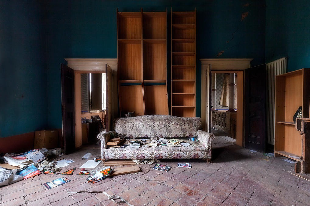 Interior de casa abandonada