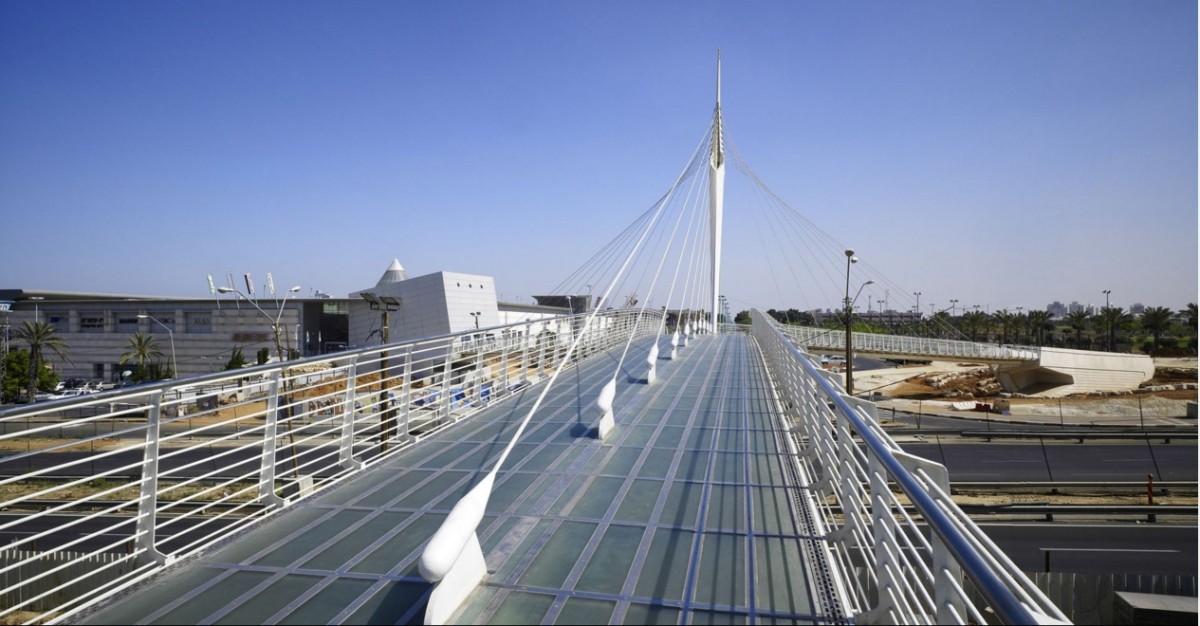 Paso de Petha-Tikva, Tel-Aviv Las controvertidas obras de Calatrava: ¿arte o desastre?
