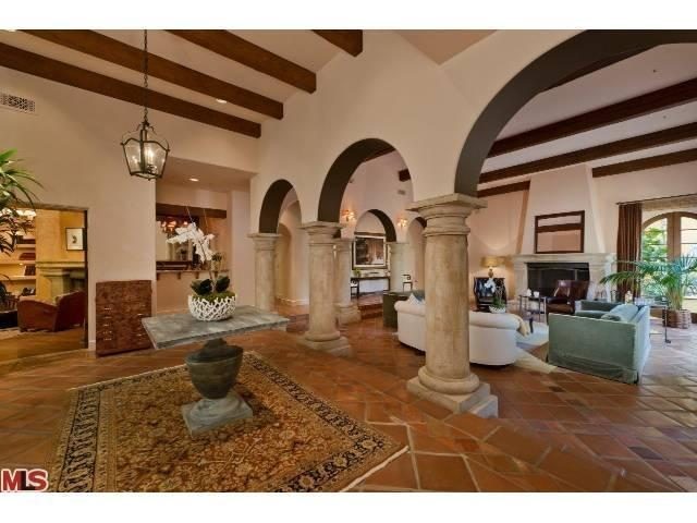 Charlie Sheen vende dos de sus tres mansiones en Los Ángeles tras anunciar que es seropositivo