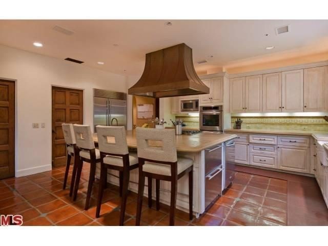 Charlie Sheen vende dos de sus tres mansiones en Los Ángeles tras anunciar que es seropositivo