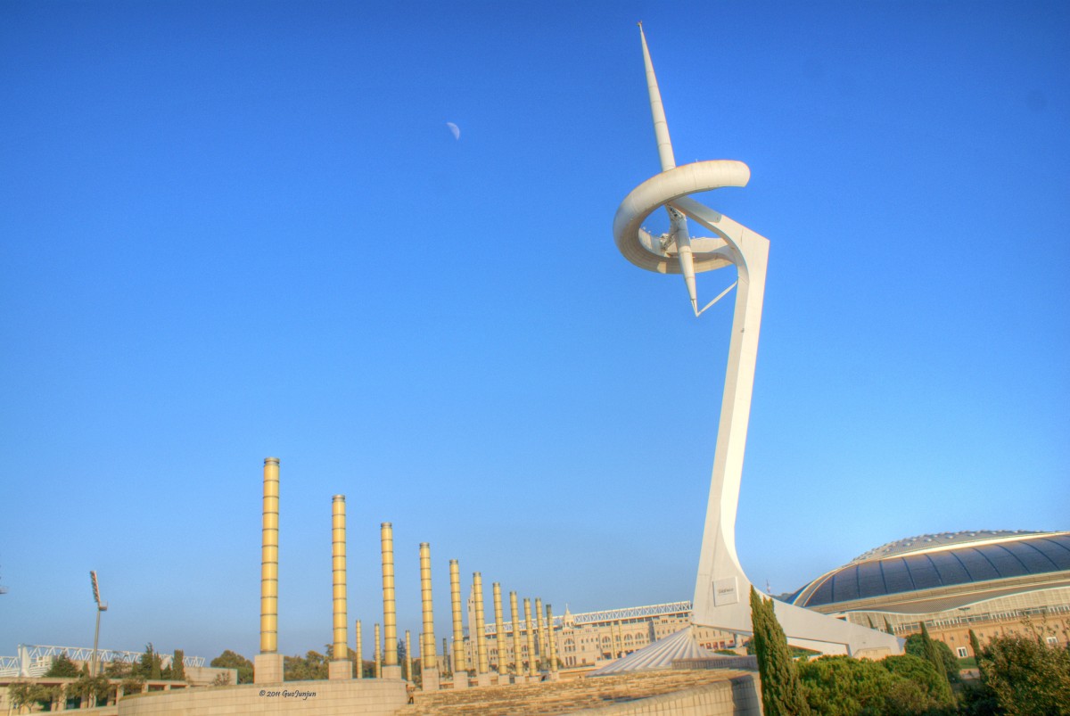 Torre de Comunicación de Montjuic Las controvertidas obras de Calatrava: ¿arte o desastre?