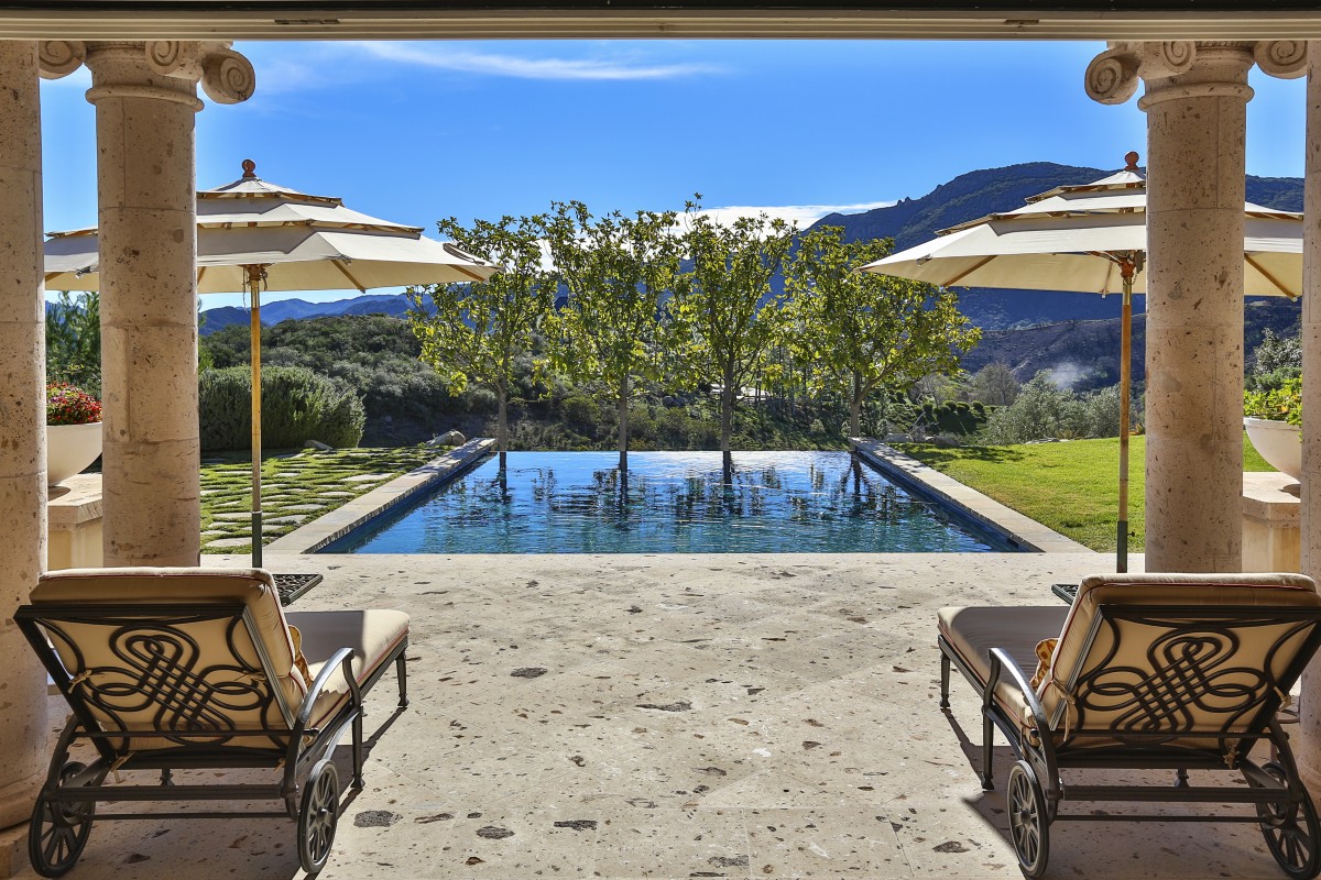 La piscina de la casa de ensueño en Los Ángeles