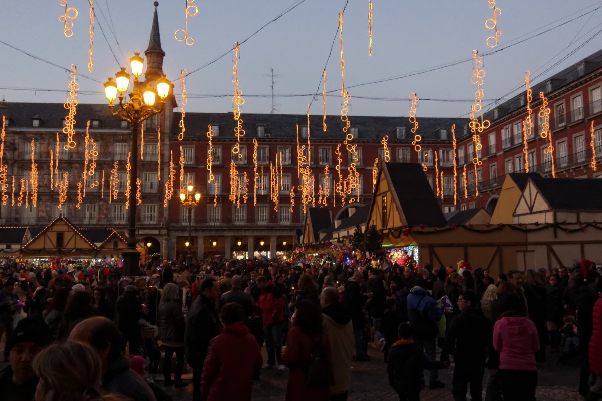 Mercado navideño en la Plaza Mayor de Madrid