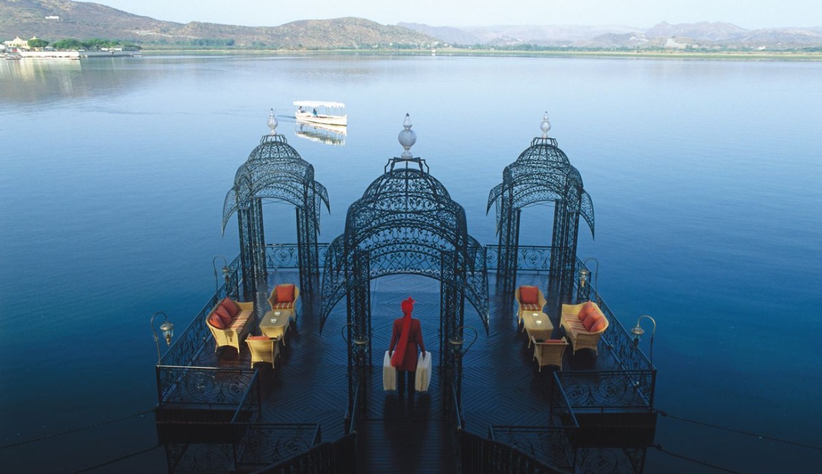 El hotel flotante en India