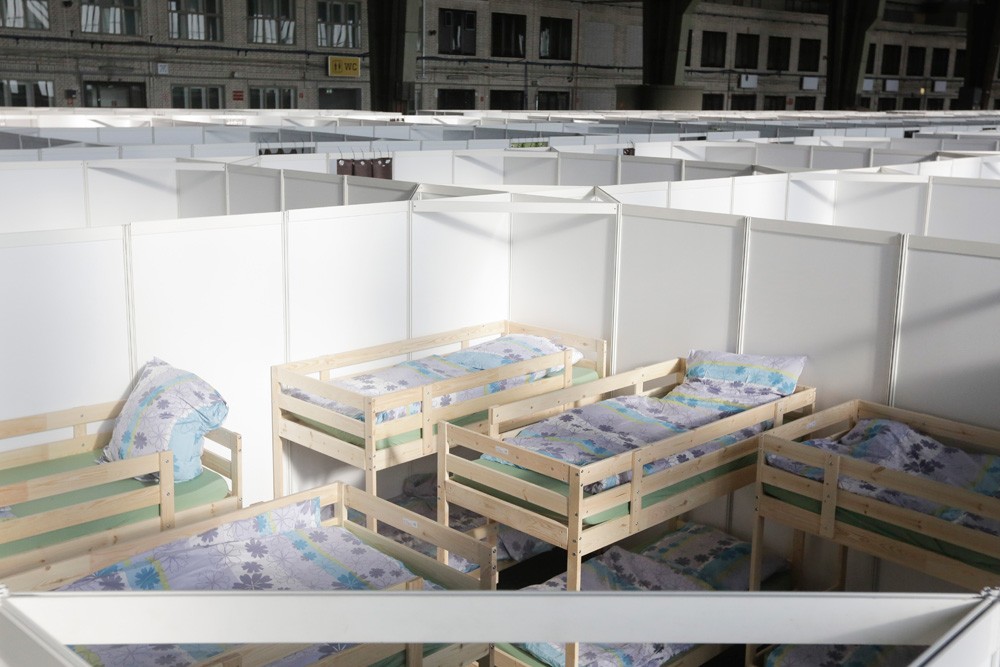 Cómo un aeropuerto nazi se ha convertido en el ‘hogar’ de 2.300 refugiados sirios en Berlín