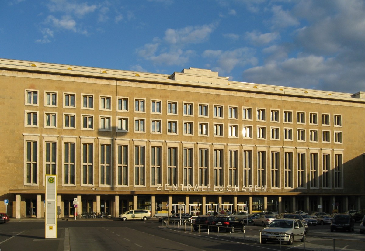 La fachada del antiguo aeropuerto de Tempelhof en Alemania
