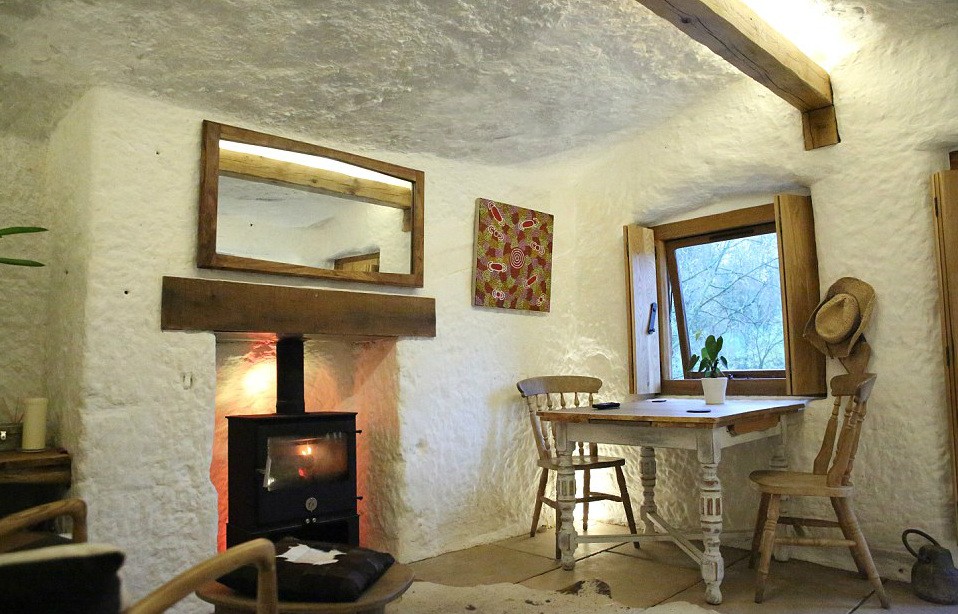 Interior de la casa en la cueva