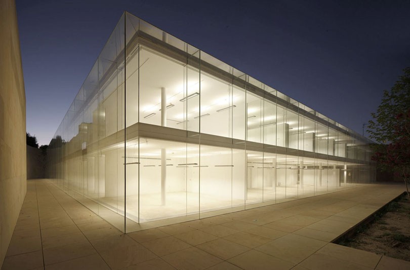 Arquitectura exhibicionista: 10 edificios con fachadas de cristal que parecen transparentes 