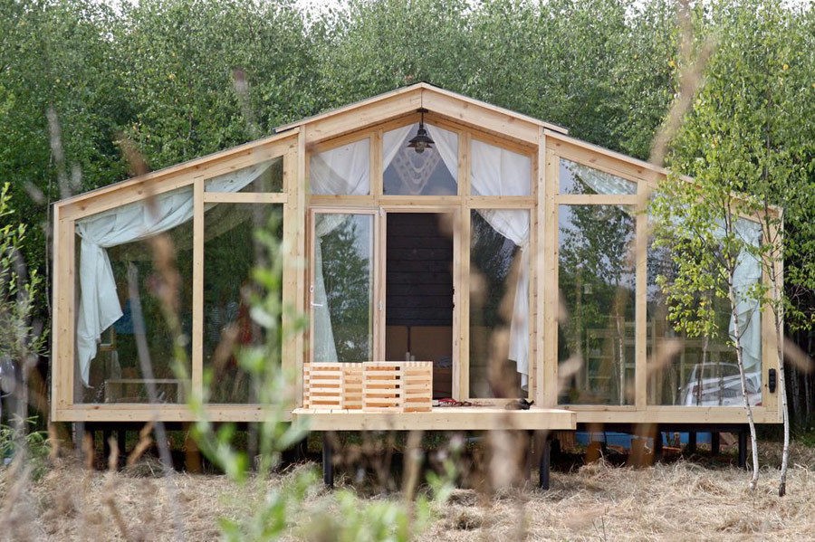 Fachada de una casa prefabricada en madera
