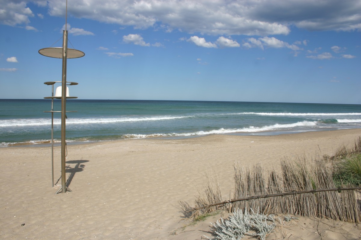 Playa La Garrofera en Valencia