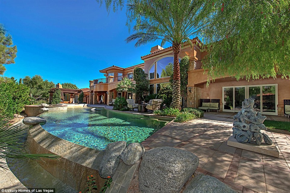 Exterior de la mansión de Tyson