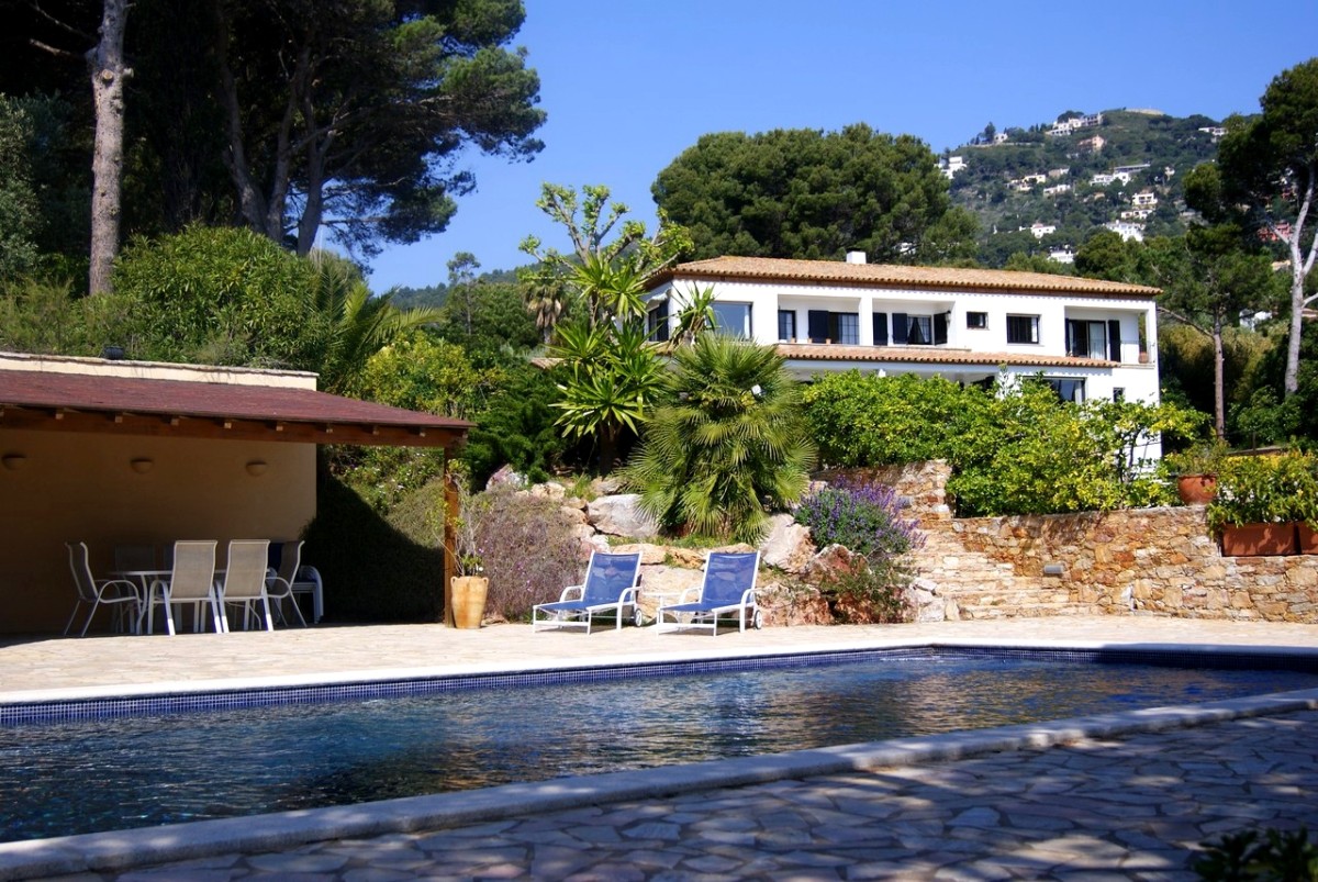 Villa señorial en Fornels (Girona, España) – desde 110 euros por persona y noche