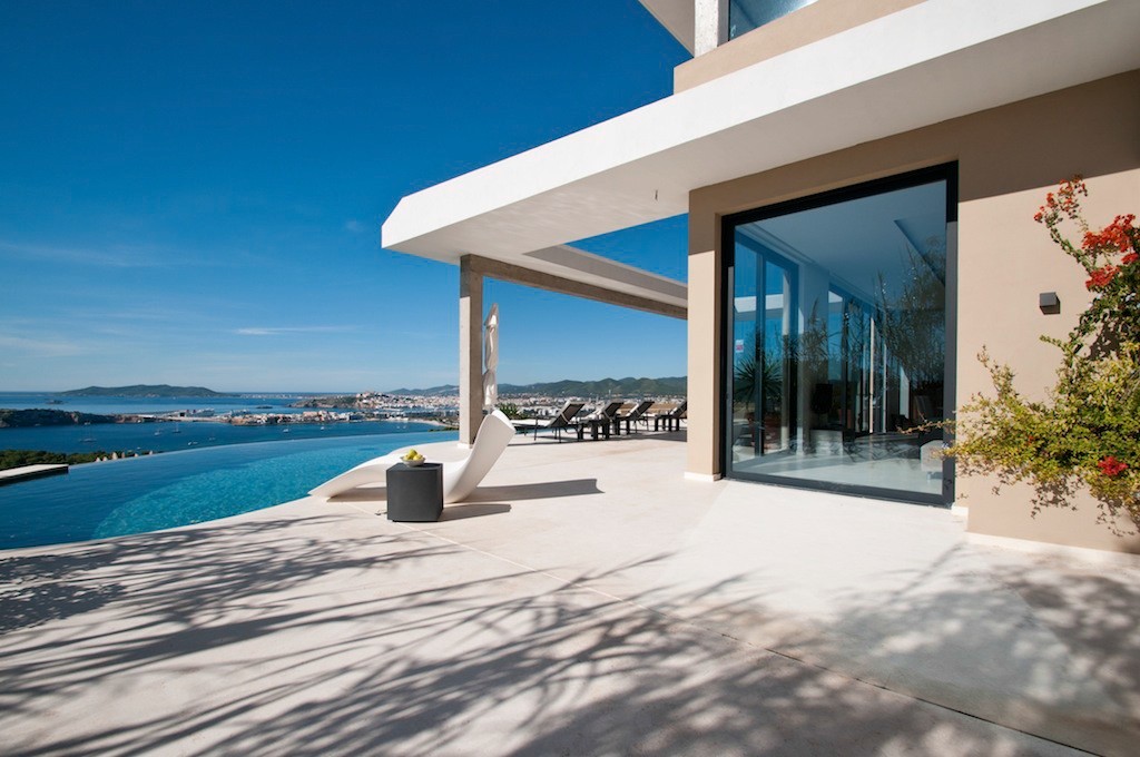Mansión con vistas al Mediterráneo (Ibiza, España) – desde 247 euros por persona y noche