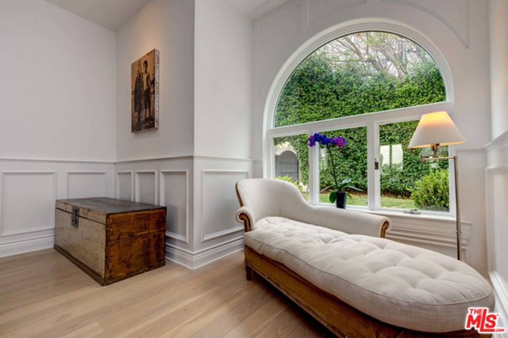 chris-hemsworth-elsa-pataky-house-in-malibu-for-sale-chaise