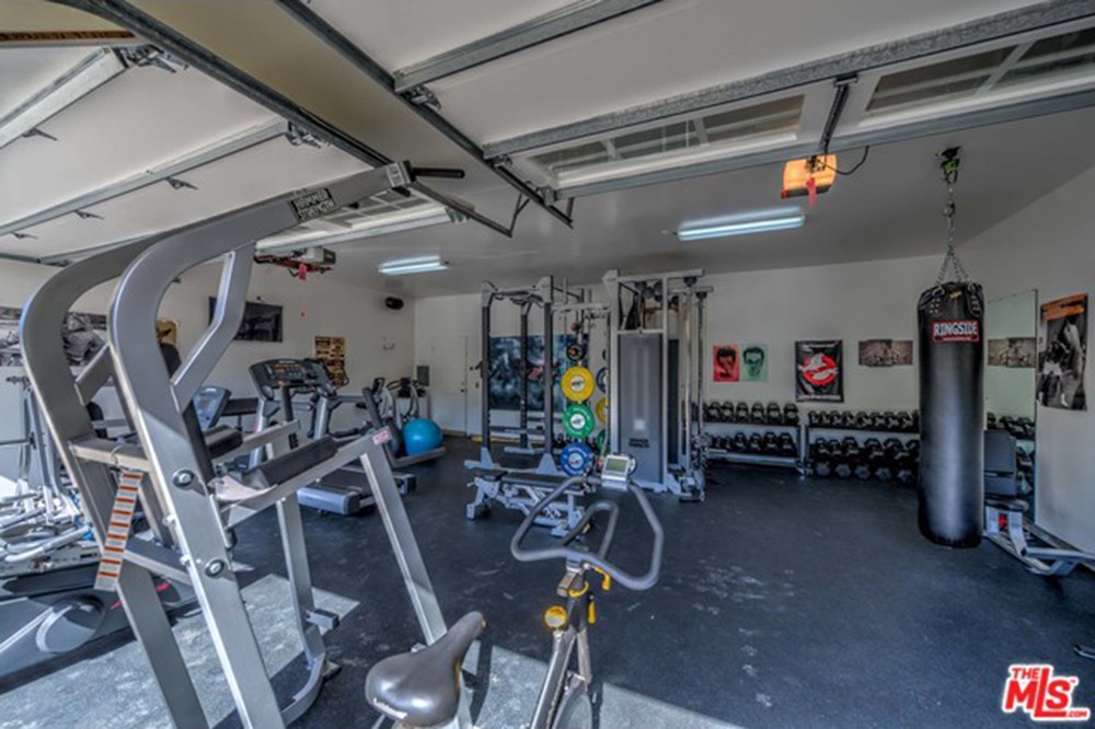 chris-hemsworth-elsa-pataky-house-in-malibu-for-sale-gym