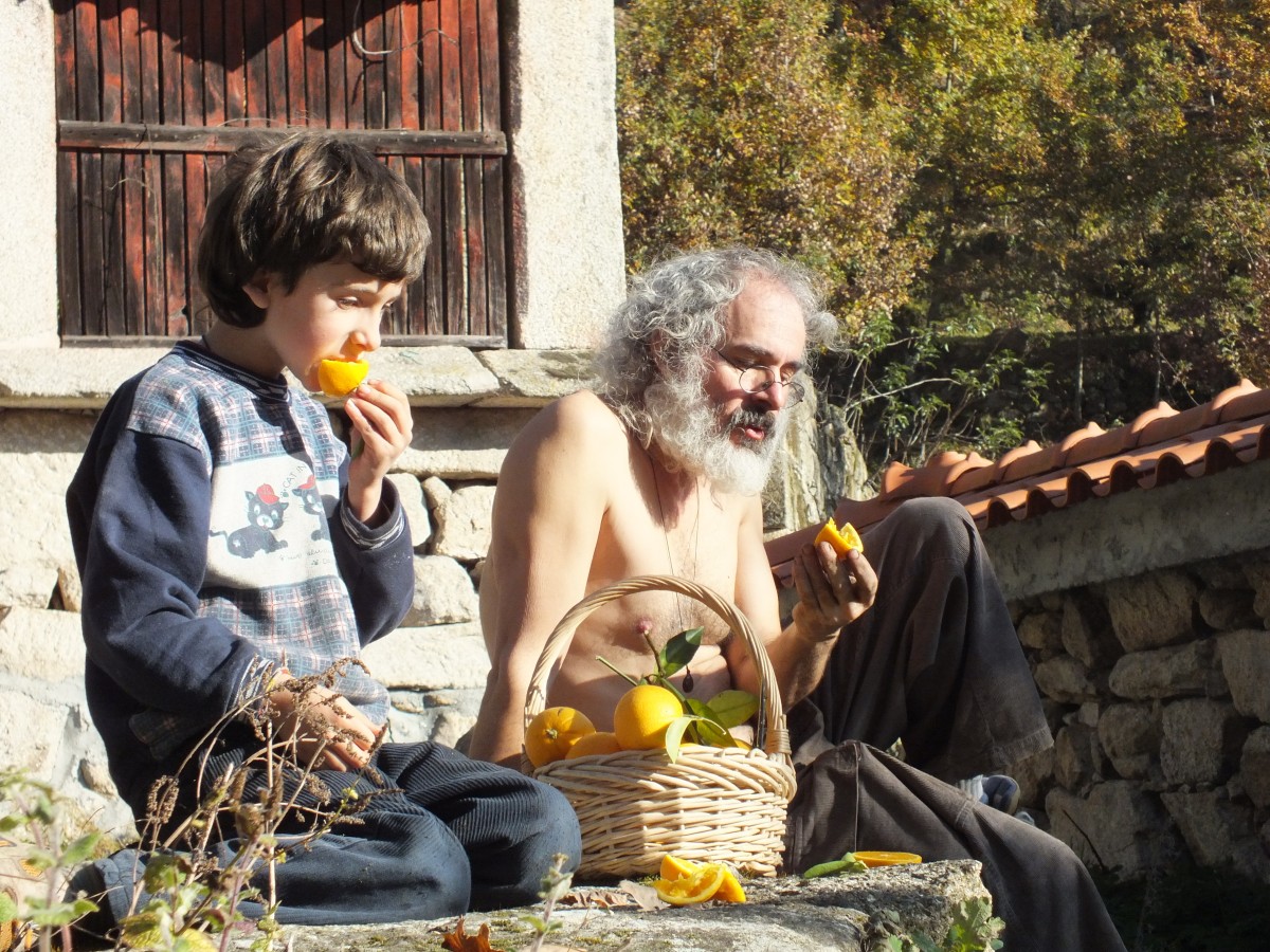 Habitantes de la aldea sostenible