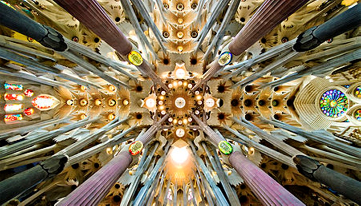 Formas geométricas del interior de la Sagrada Familia