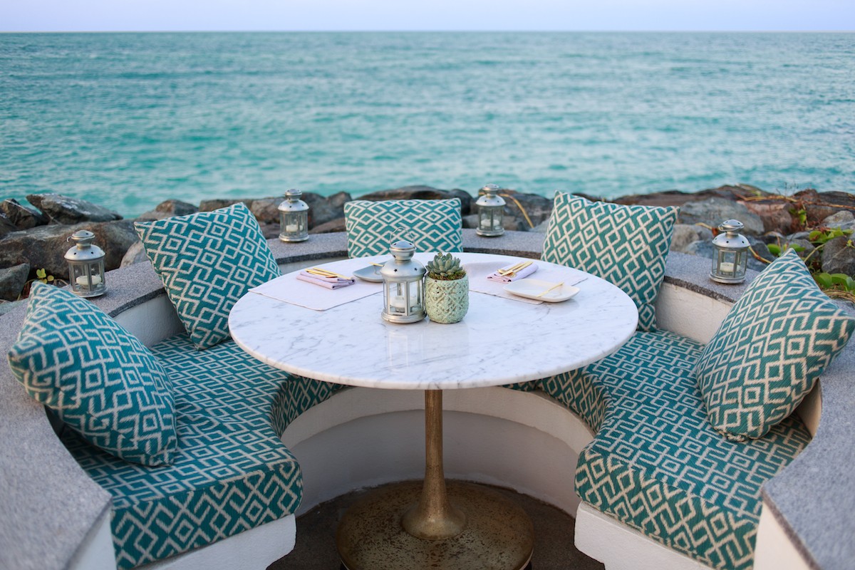 La terraza de las habitaciones del hotel en Abu Dabhi