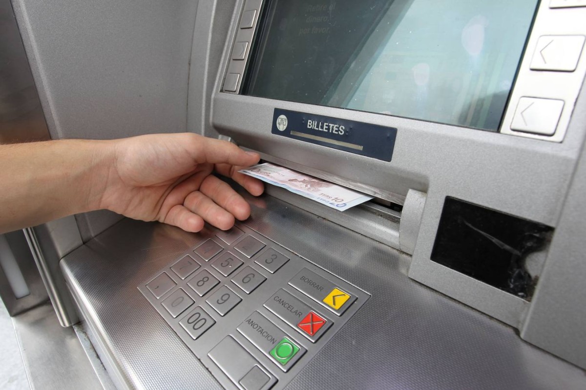 El reverso tenebroso de los tipos al 0%: los bancos dejan de tener margen y cobrarán por todo 