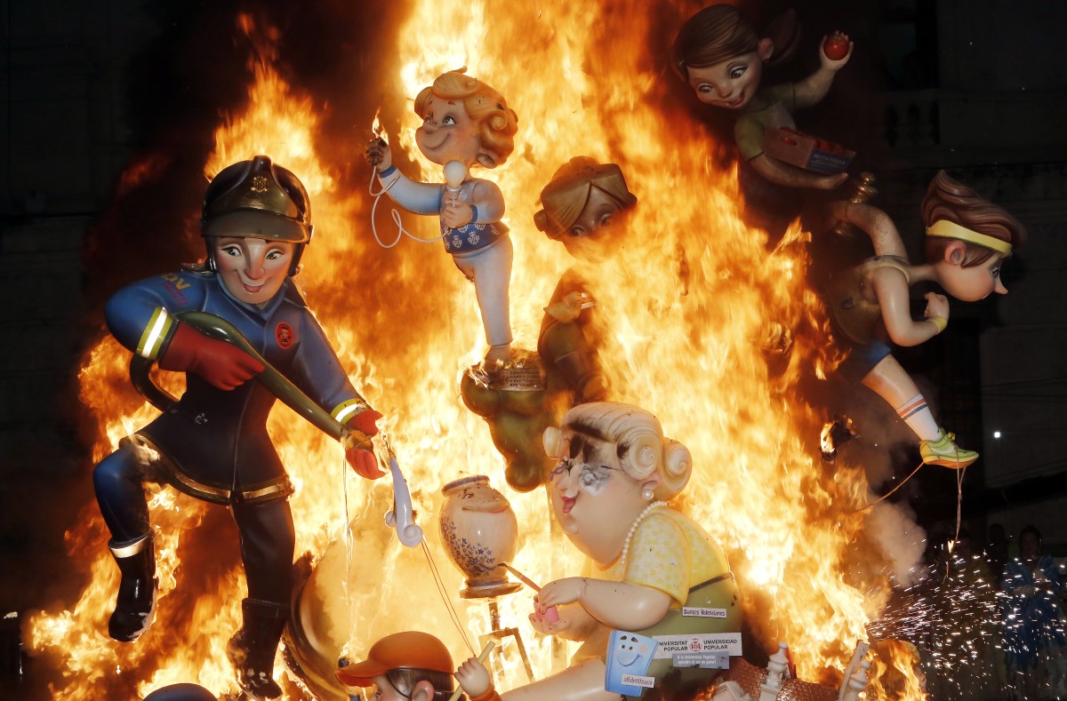 La cremà de una falla en Valencia