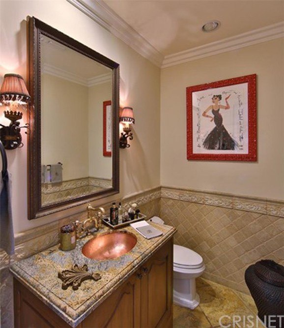 toni-braxton-house-sells-in-calabasas-ca-bathroom