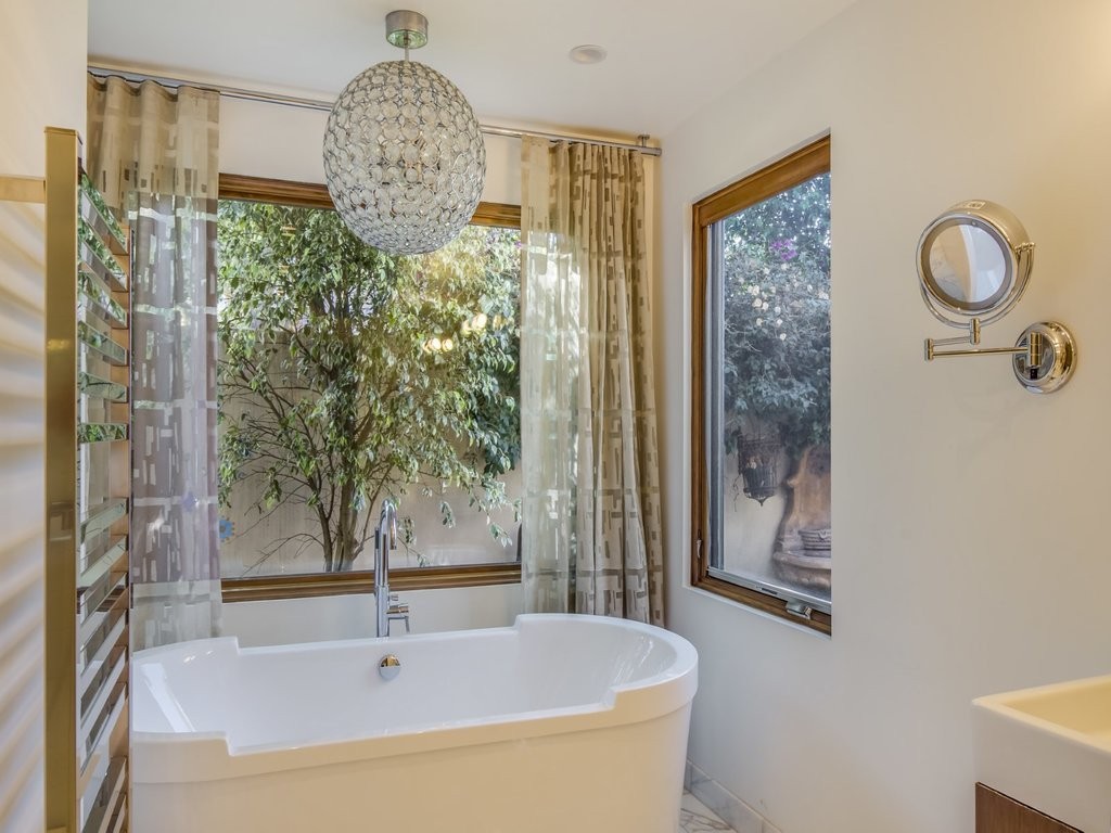 chris-hemsworth-elsa-pataky-buy-malibu-home12