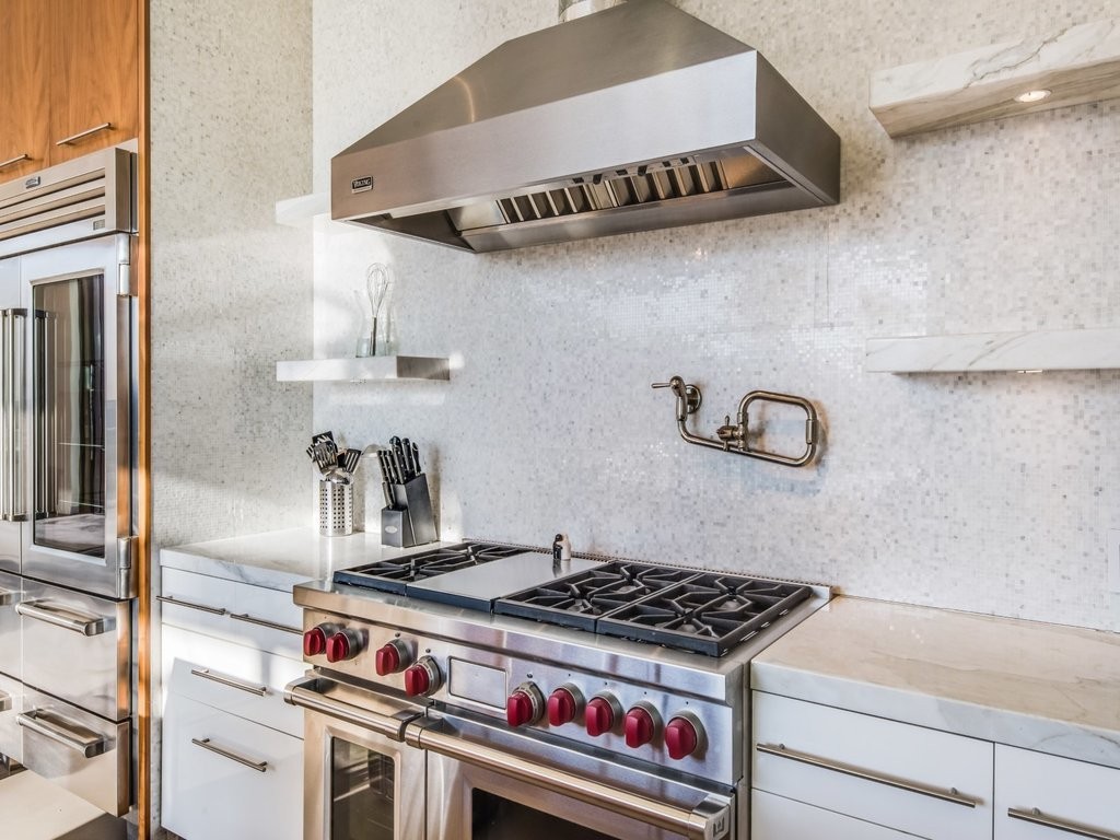 chris-hemsworth-elsa-pataky-buy-malibu-home13