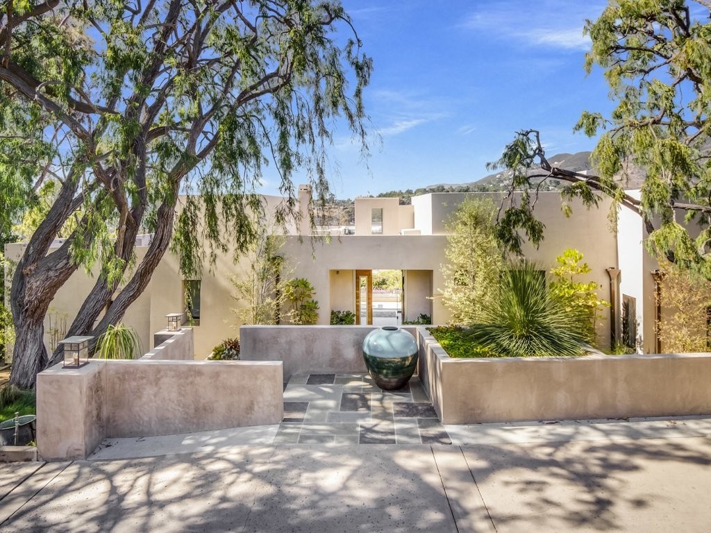 chris-hemsworth-elsa-pataky-buy-malibu-home14
