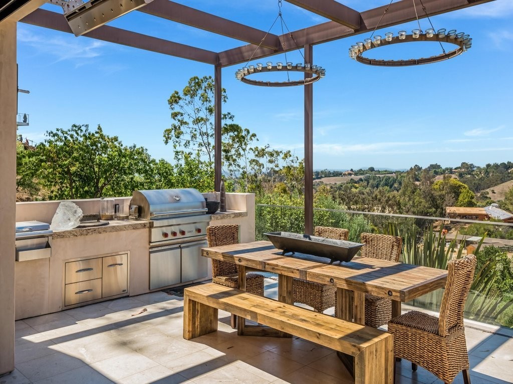 chris-hemsworth-elsa-pataky-buy-malibu-home3