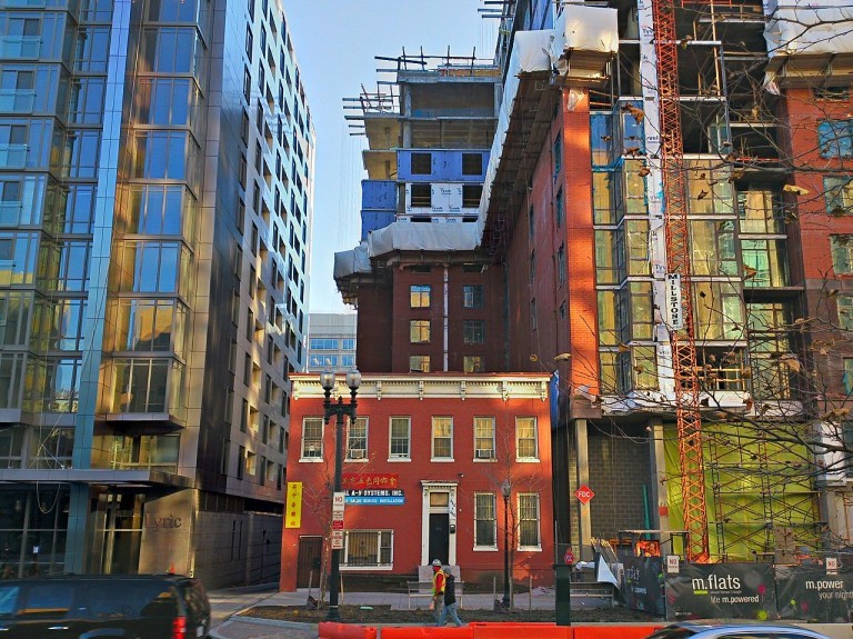 La casa que resistió a Donald Trump y otros 10 edificios que sobrevivieron a la locura inmobiliaria
