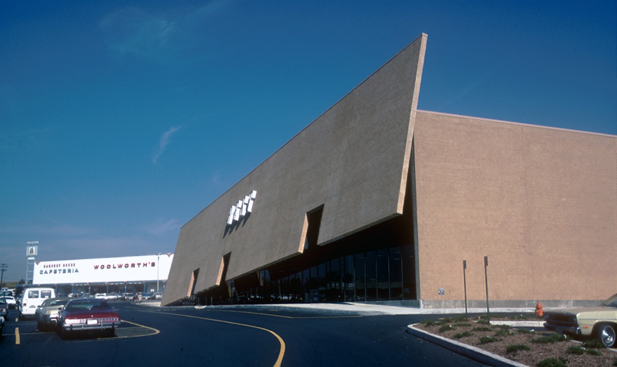 La historia de la cadena de tiendas con las fachadas más espectaculares y originales jamás vistas