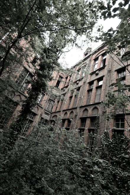 10 misteriosos lugares atrapados por su pasado