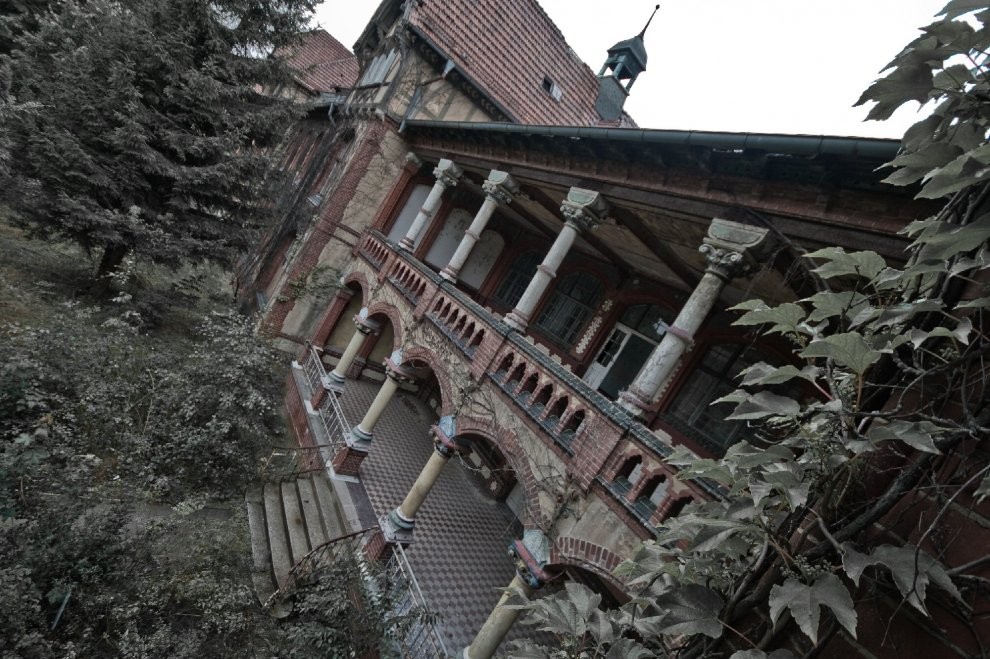 10 misteriosos lugares atrapados por su pasado