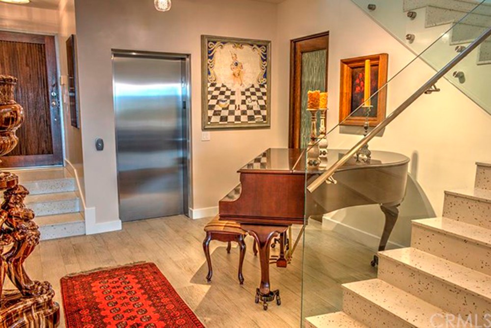 ice-cube-buys-house-in-marina-del-ray-ca-foyer