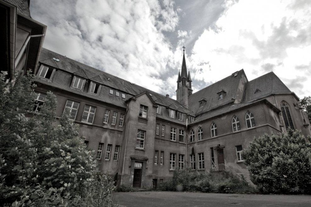 10 misteriosos lugares atrapados por su pasado