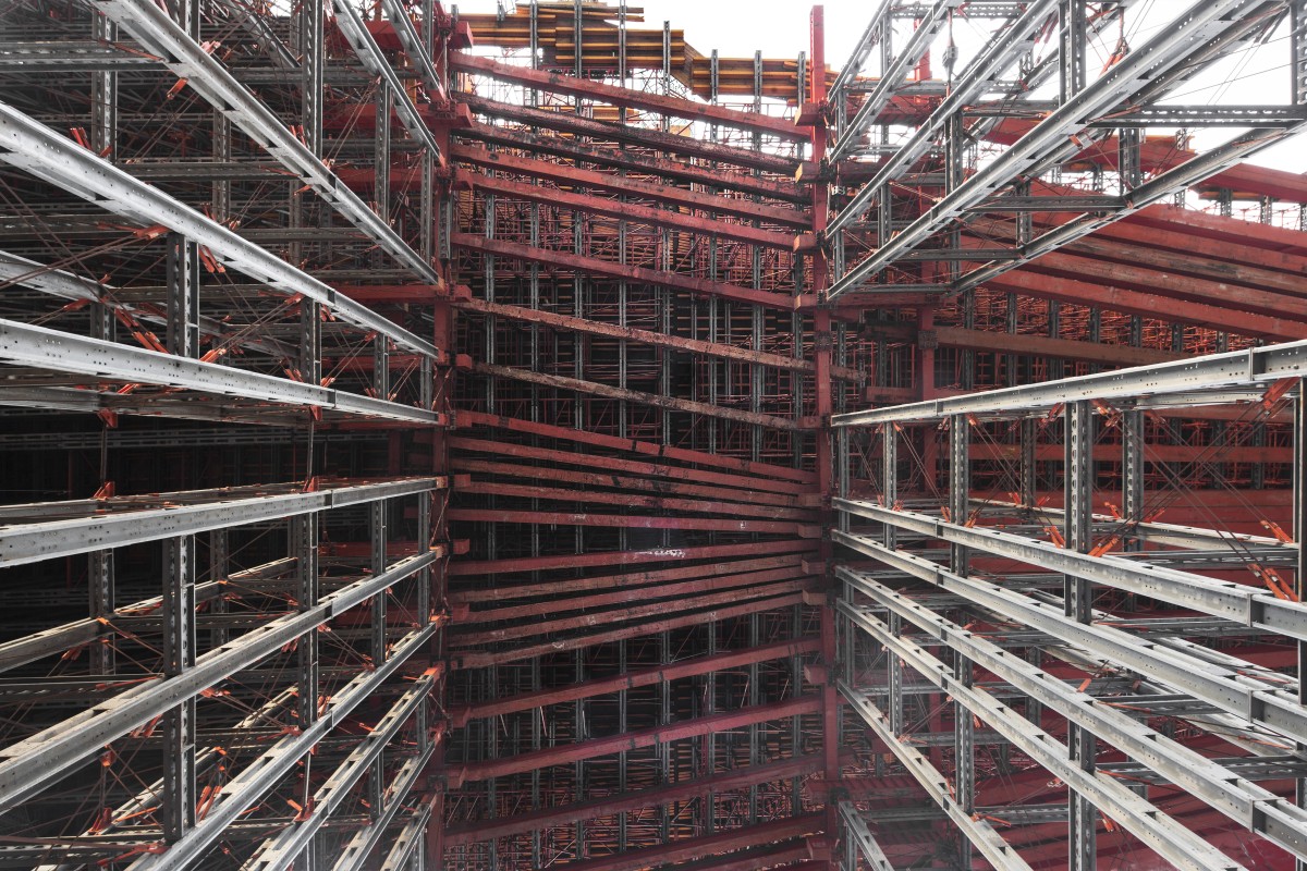 LANDSCAPE UNDER CONSTRUCTION. Alfonso Batalla