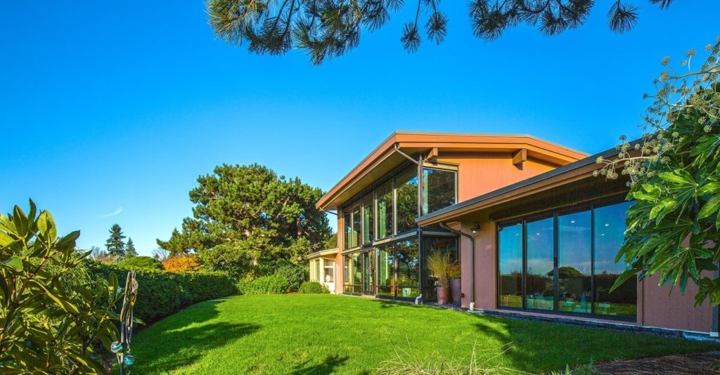 satya-nadellas-home4-4a7f02-1024x534