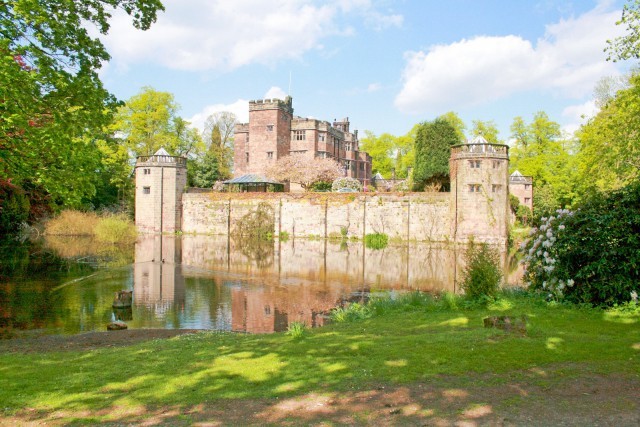castillo-caverswall