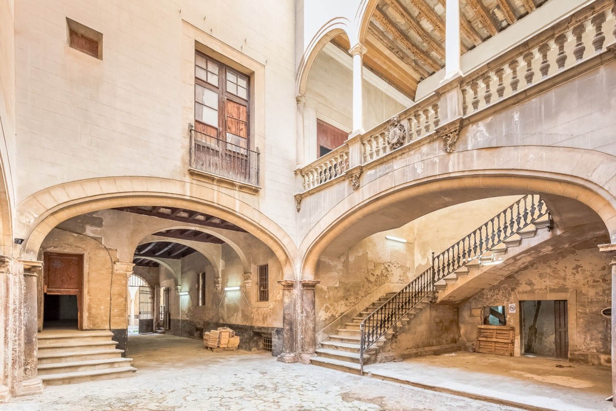 Los 7 castillos y palacios más 'top' a la venta en Europa (y uno está en Mallorca)